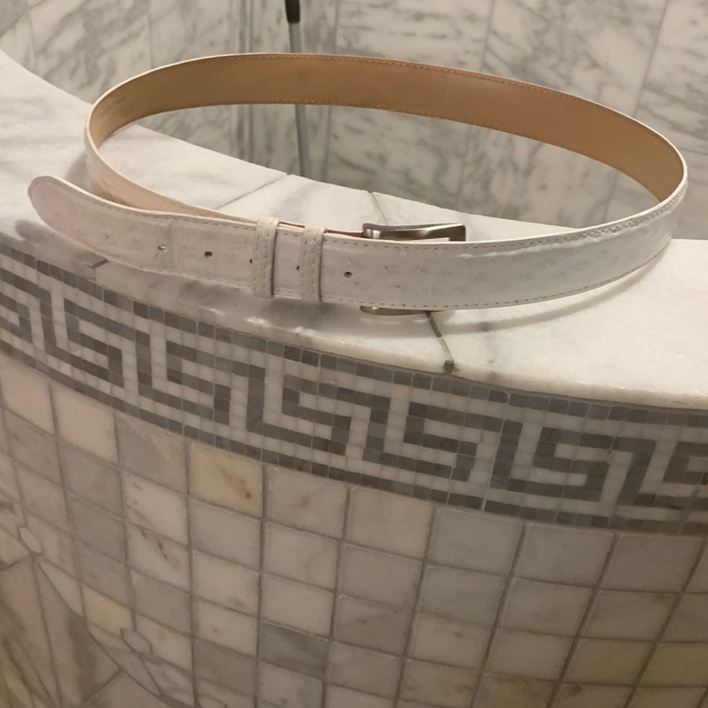A full quill ostrich belt size 43, white like new barely used